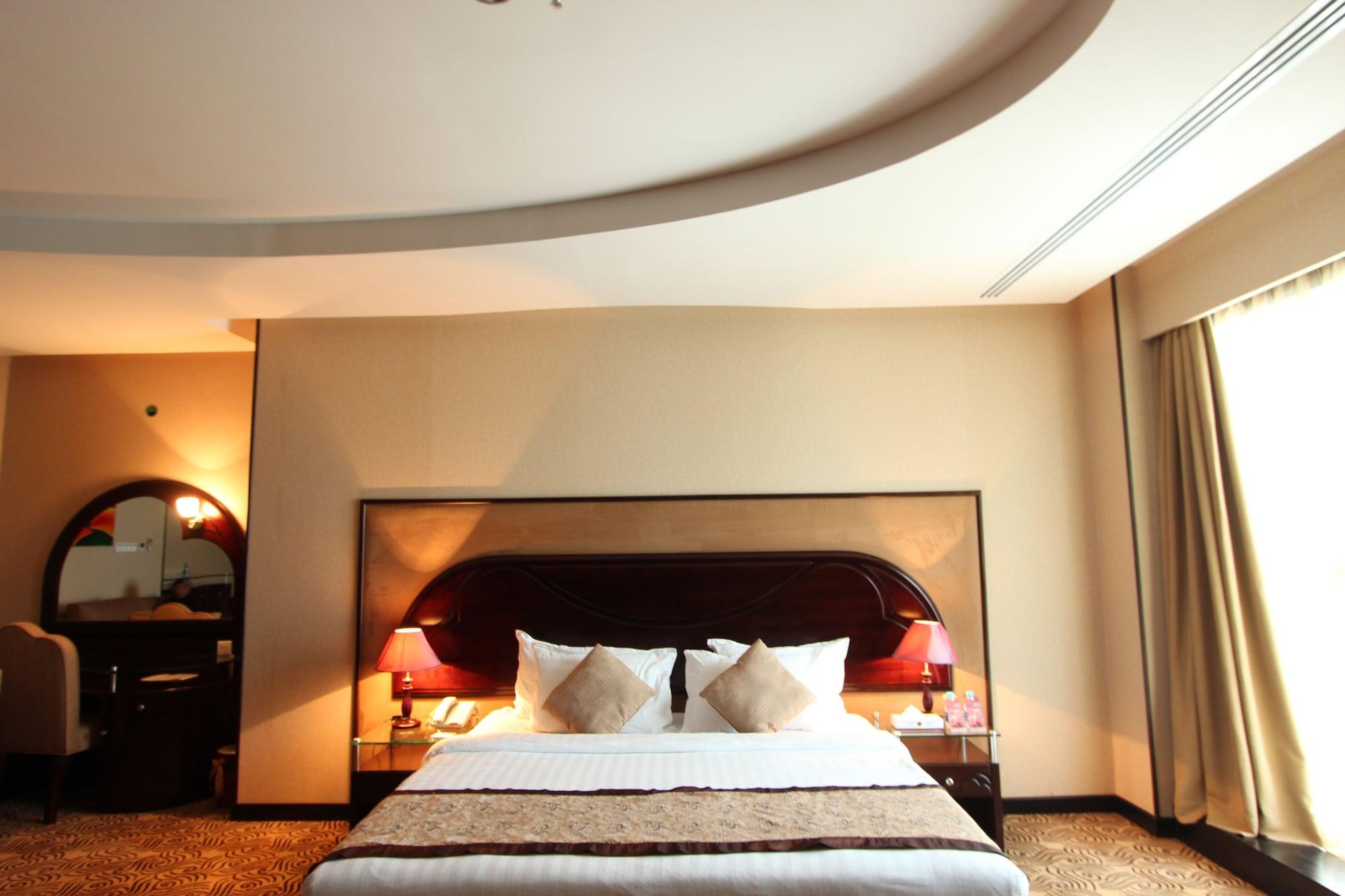טאיף Awaliv International Hotel מראה חיצוני תמונה A bedroom at the hotel