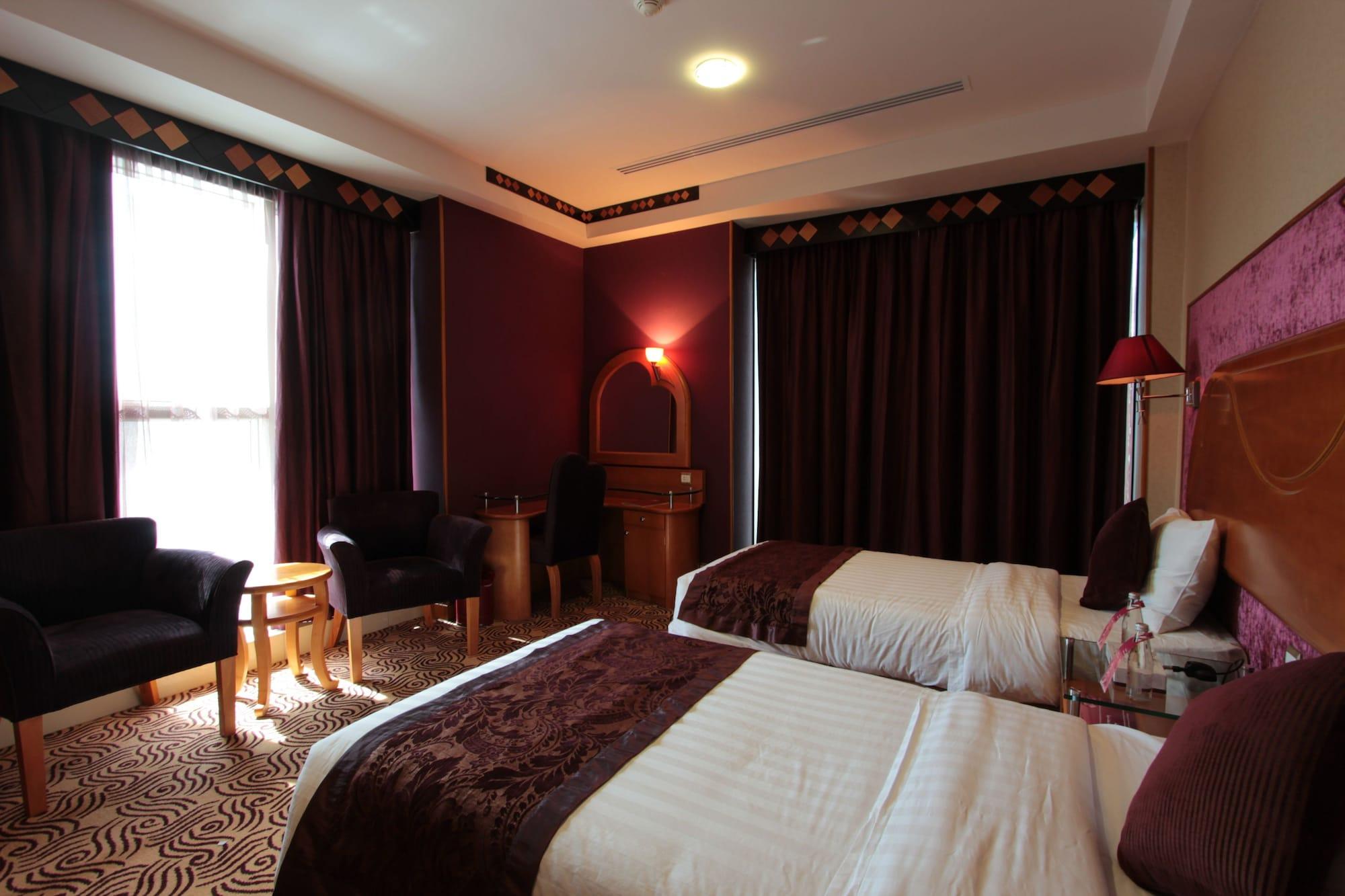 טאיף Awaliv International Hotel מראה חיצוני תמונה A room at the hotel