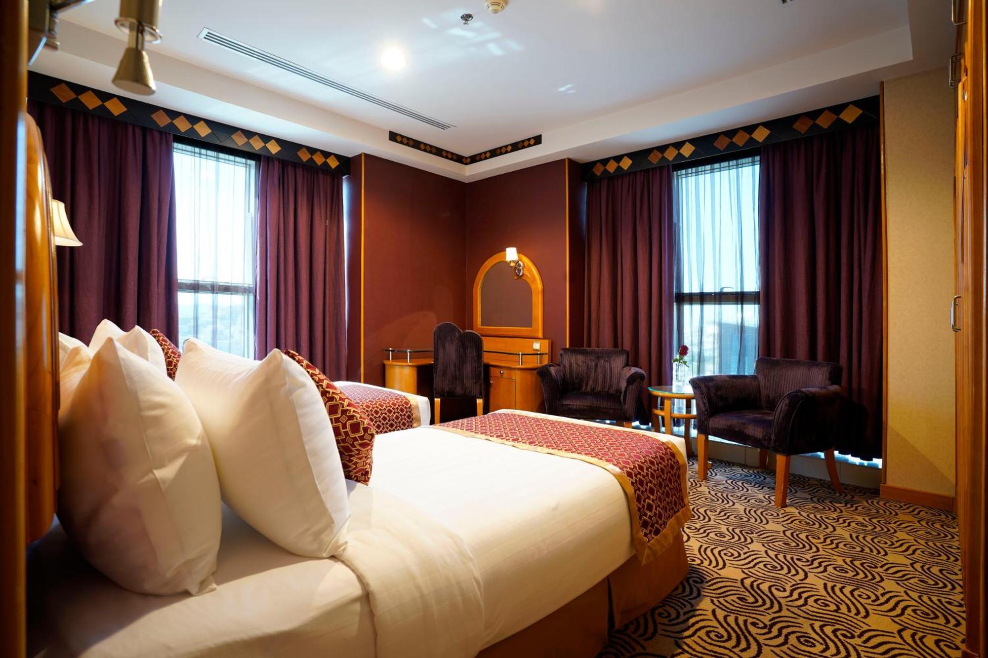 טאיף Awaliv International Hotel חדר תמונה A room at the hotel