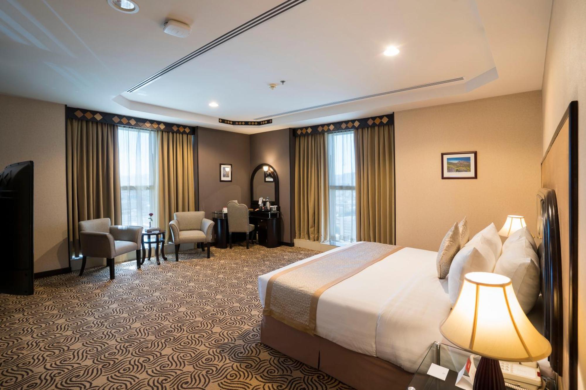 טאיף Awaliv International Hotel חדר תמונה A room at the hotel