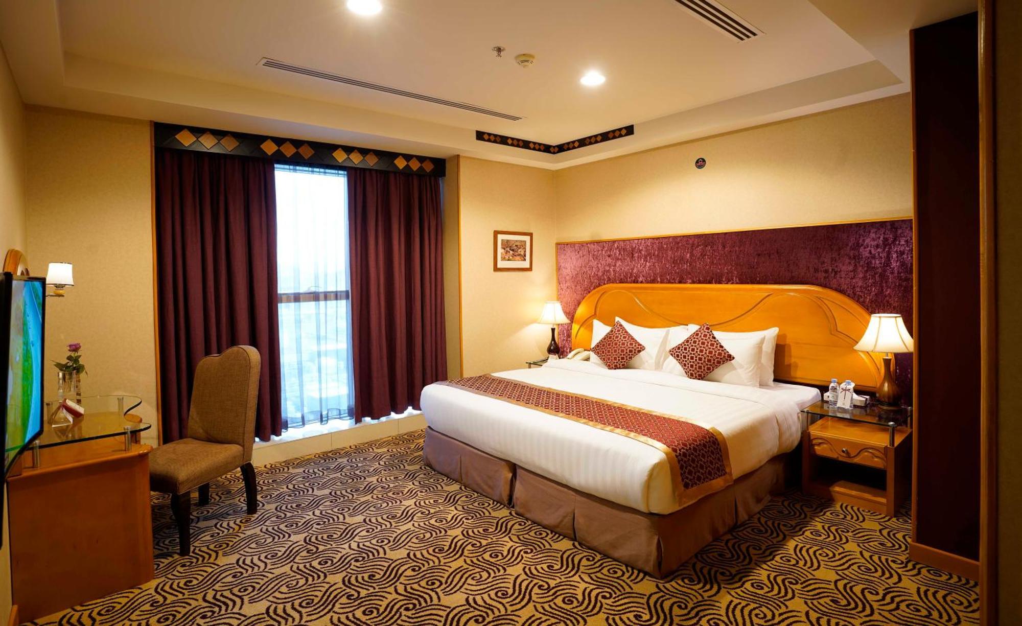 טאיף Awaliv International Hotel חדר תמונה A bedroom at the hotel