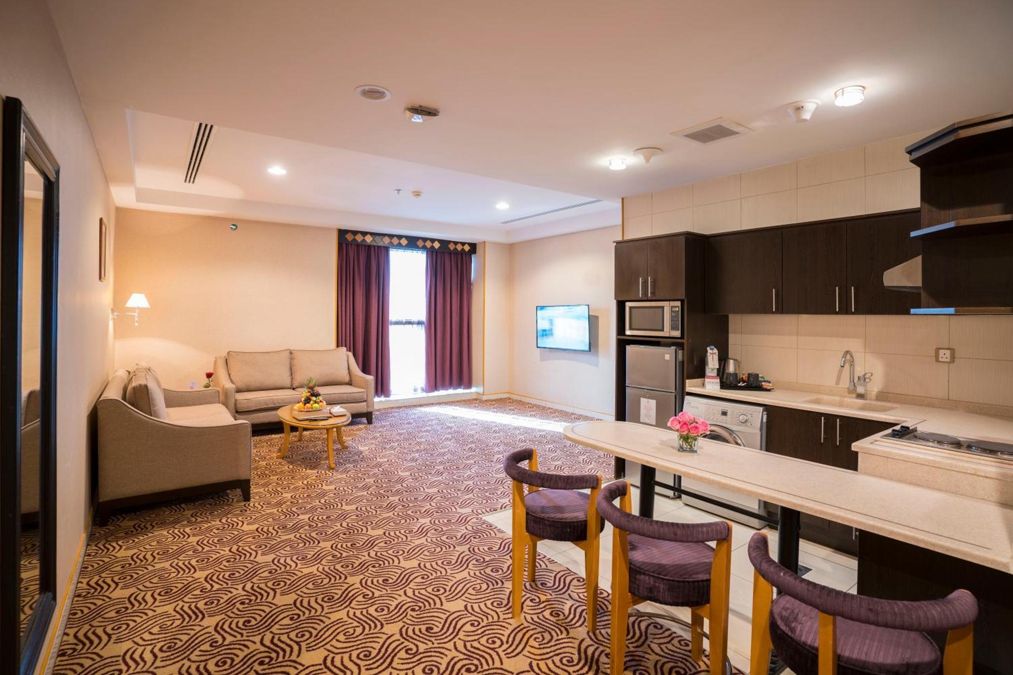 טאיף Awaliv International Hotel חדר תמונה A suite at the hotel