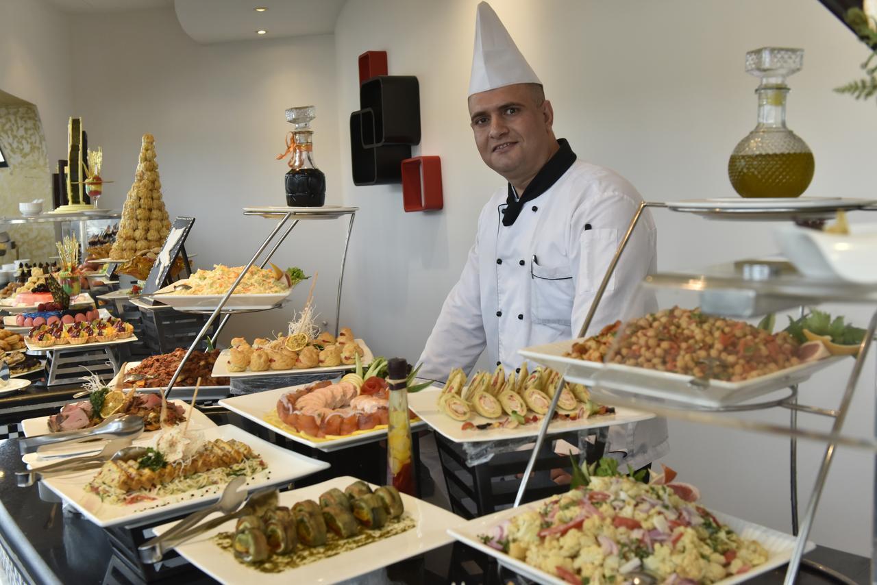 טאיף Awaliv International Hotel מראה חיצוני תמונה A buffet at a hotel